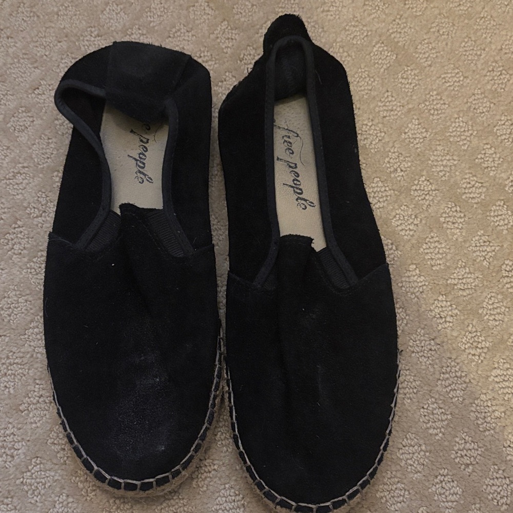 Free People Black suede Slip-On shoes. Sz 38. 8